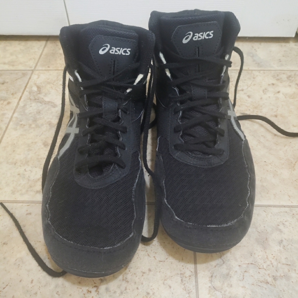 Mens 9.5 Asics Matflex Wrestling Shoes
